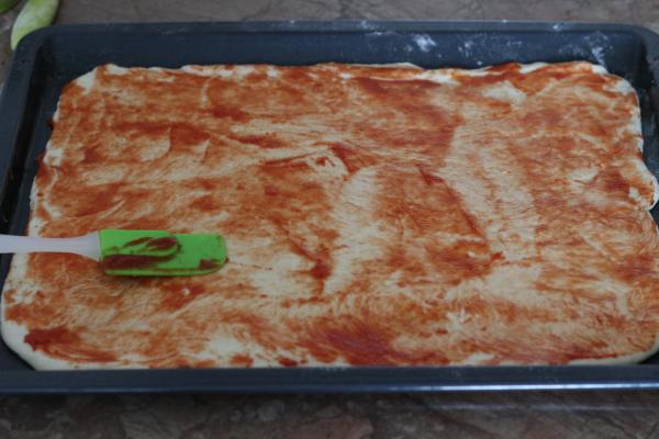 Пицца с красной рыбой (лосось, семга, кижуч) в маринаде, приготовленная в духовке. Пошаговый рецепт с фото 5